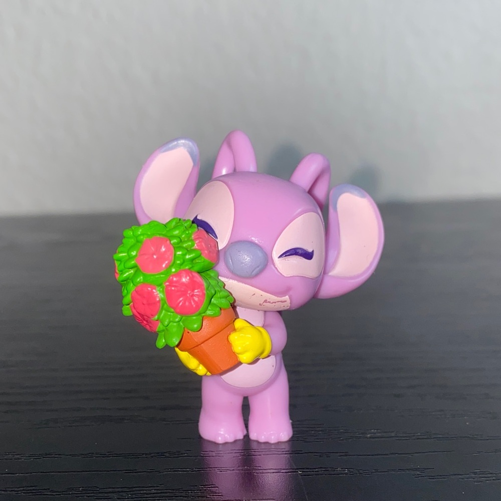 💋Disney Stitch That's So Stitch Angel with flowers Collectible Figure!